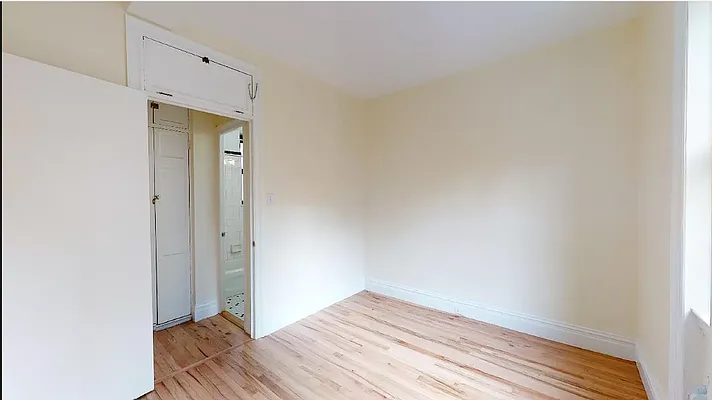 Rented by Manhattan Realty Group | media 11