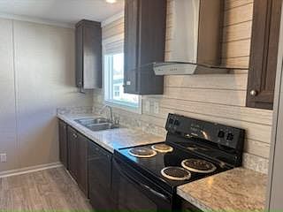 5th image of 2334 42nd Ave N #21