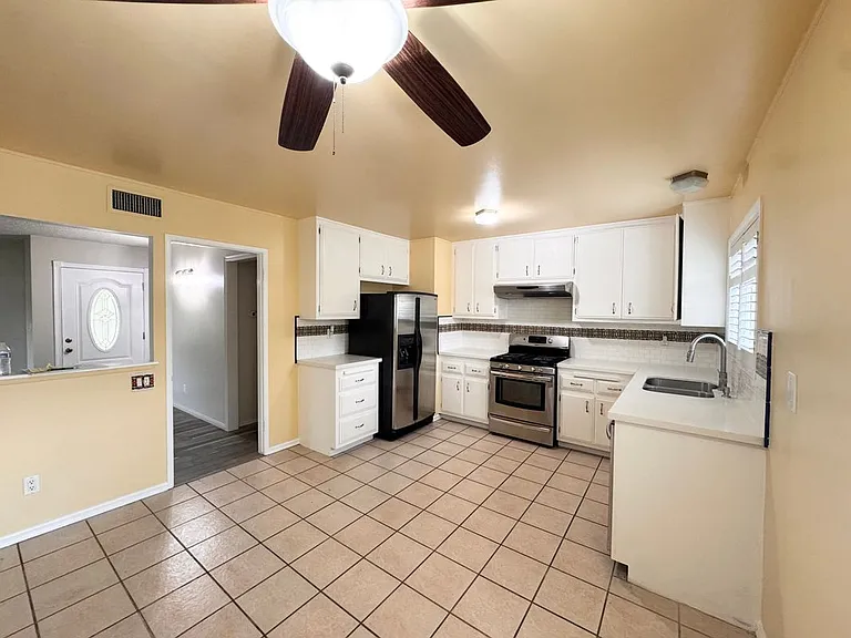 2312 Connor Ave — Photo 7