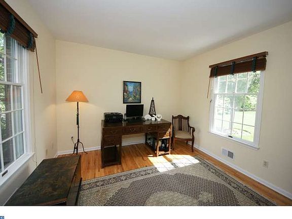 5th image of 1 Bush Ct