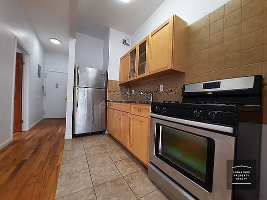 2nd image of 518 Willoughby Ave #20F