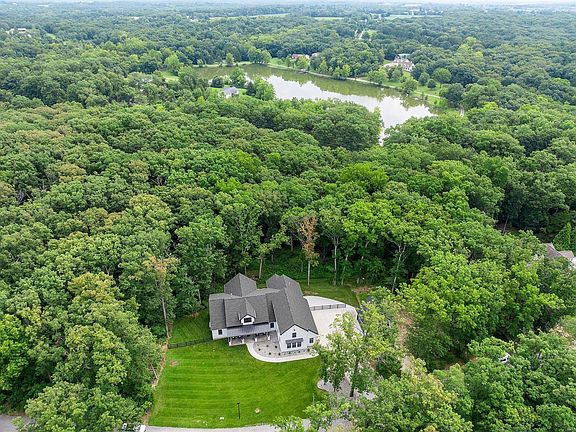 5th image of 180 Lake Forest Dr