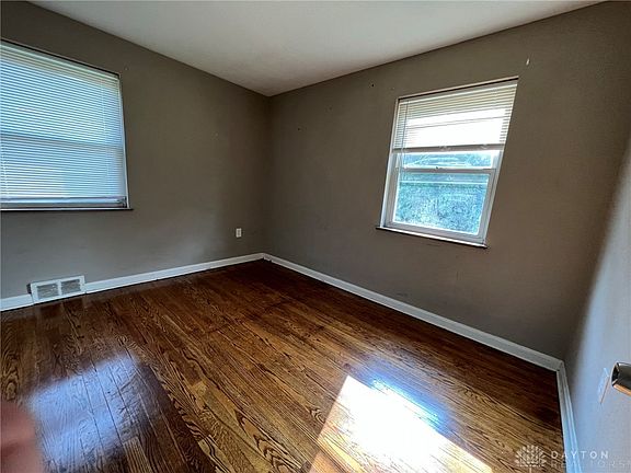 3rd image of 578 Trenton Ave