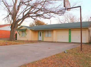 1417 Phillips St, Cleburne, TX 76033