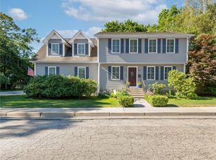 22 Aumond St, Cranston, RI 02905