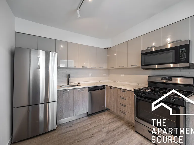 7621 N Sheridan Rd #2G — Photo 1