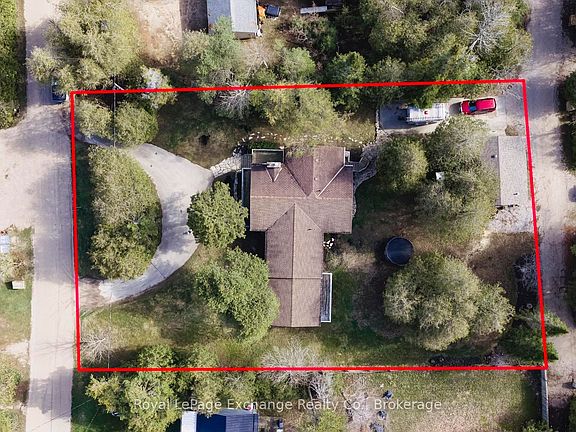 5th image of 906 Victoria Rd