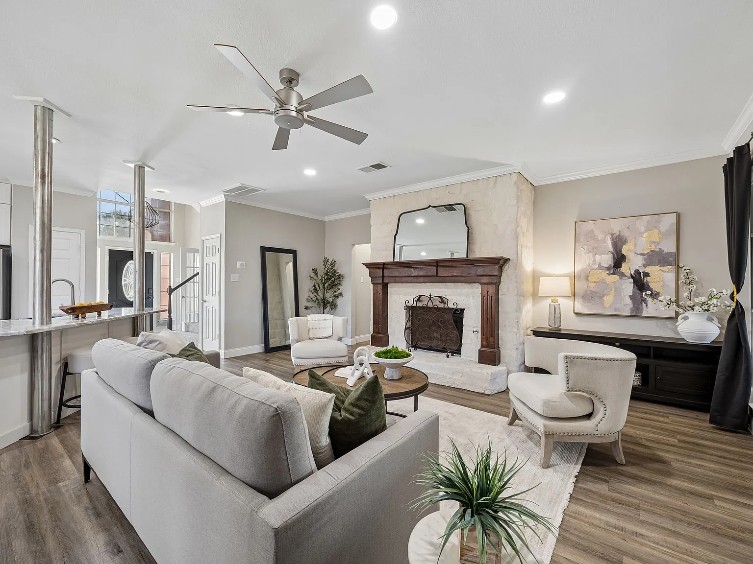 3 bed, 2.5 bath, 2445 sqft, $2,800 — Photo 2