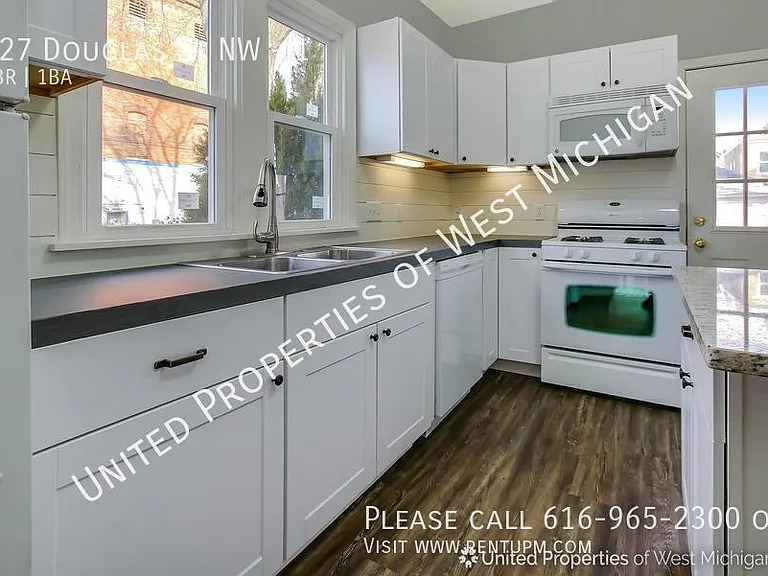 827 Douglas St NW #1 — Photo 3