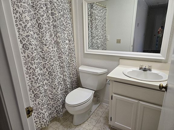 5th image of 415 Lee Ave