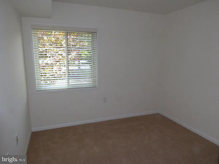 1427 Northgate Sq #12 — Photo 4