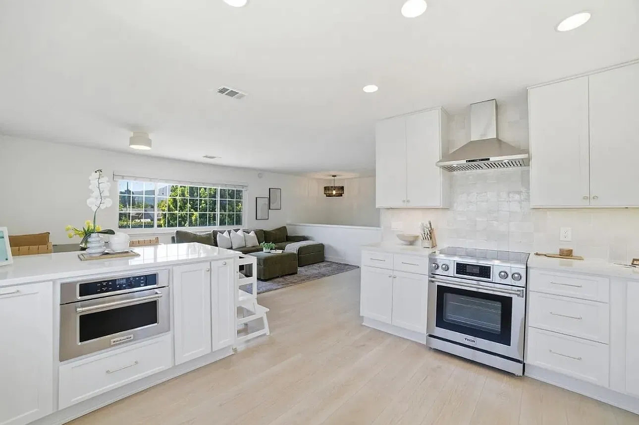 4 bed, 1910 sqft, $7,000 — Photo 2