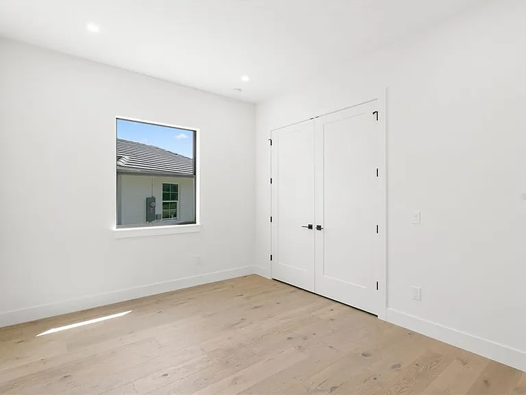 1810 4th St E — Photo 29