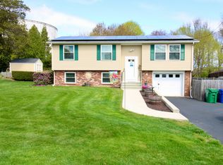 4 Harbor View Ave, Waterford, CT 06385