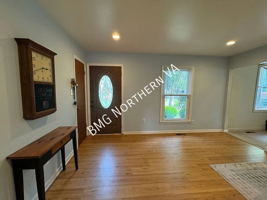 Beautiful 3 Bed 2.5 Bath Single Family Home On Large Private Lot In Manassas — Photo 2
