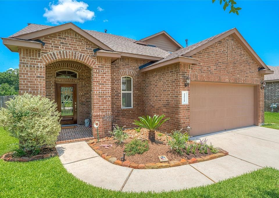 22534 Stillwater Valley Lane has so much to offer you and your family that you will love calling it home!