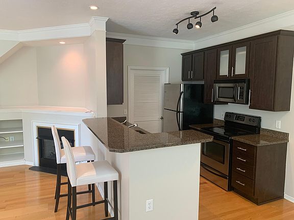 2nd image of 6971 Old Bridge Ln W