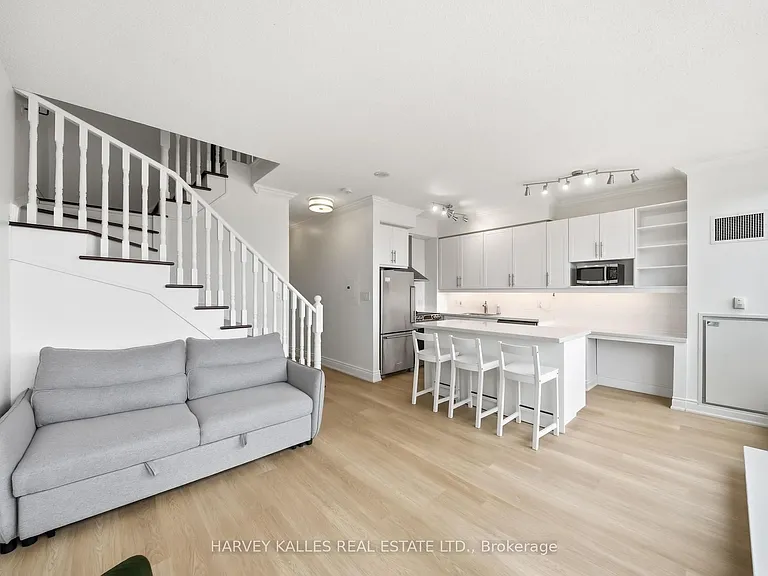 308 Palmerston Ave #Penthouse 14 — Photo 11
