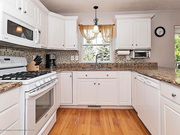 3560 Observatory Lane, Holt, MI
