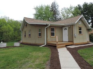 N4507 Oak Knoll Dr, Poynette, WI 53955