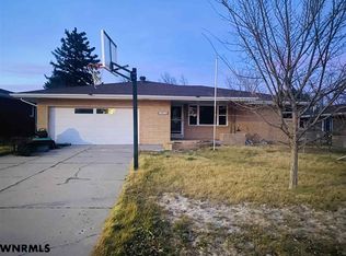 1910 R St, Gering, NE 69341