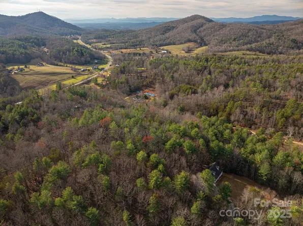 3129 Mountain Laurel Dr, Lenoir, NC 28645