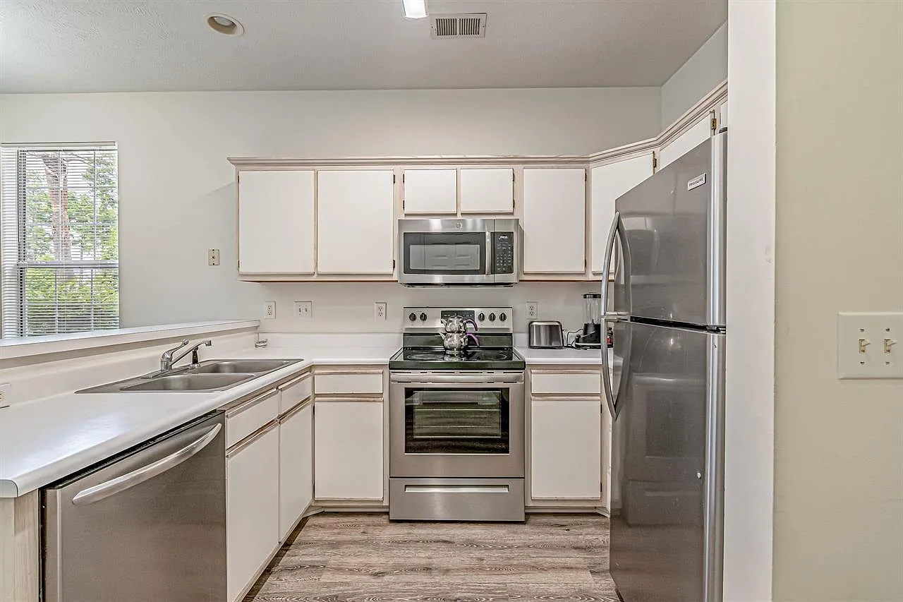 2 bed, 801 sqft, $1,700 — Photo 3