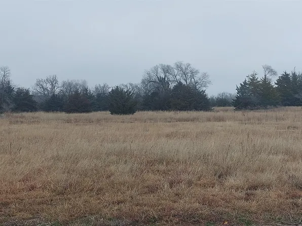 1405 Hollyhock Dr, Hutchinson, KS 67502