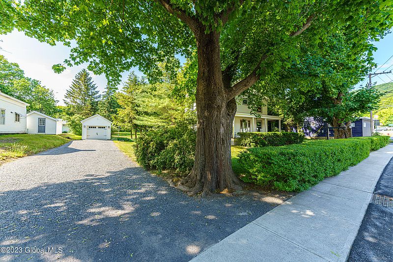 2nd image of 2694 New Scotland Road