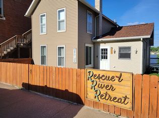 517 N Cody Rd, Le Claire, IA 52753