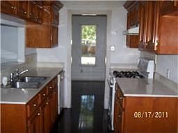 4th image of 607 Martin Ln