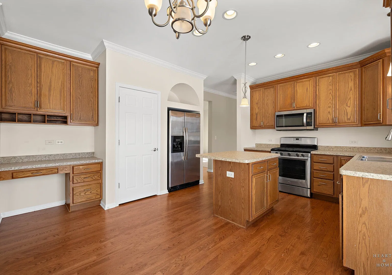 4 bed, 3.5 bath, 3717 sqft, $3,000 — Photo 4