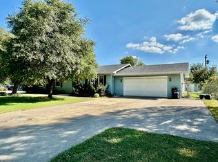 305 E Kross St, Leland, IL 60531