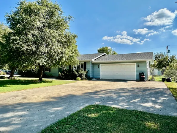 305 E Kross St, Leland, IL 60531