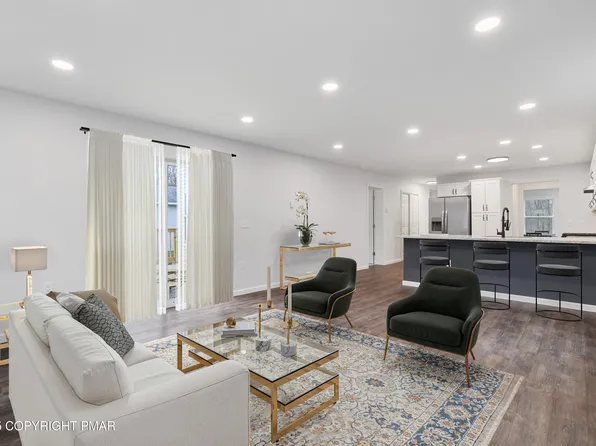 8585 Periwinkle Dr, Tobyhanna, PA 18466