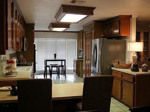 3rd image of 1302 Luella Ave