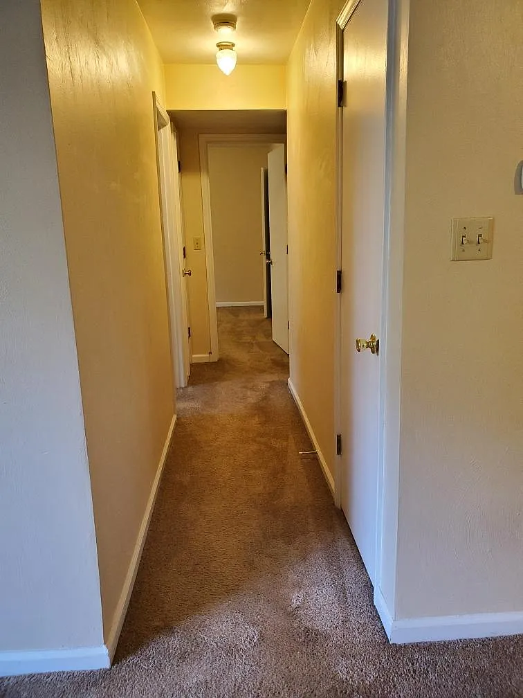 1727 Memorial Ave SW — Photo 2