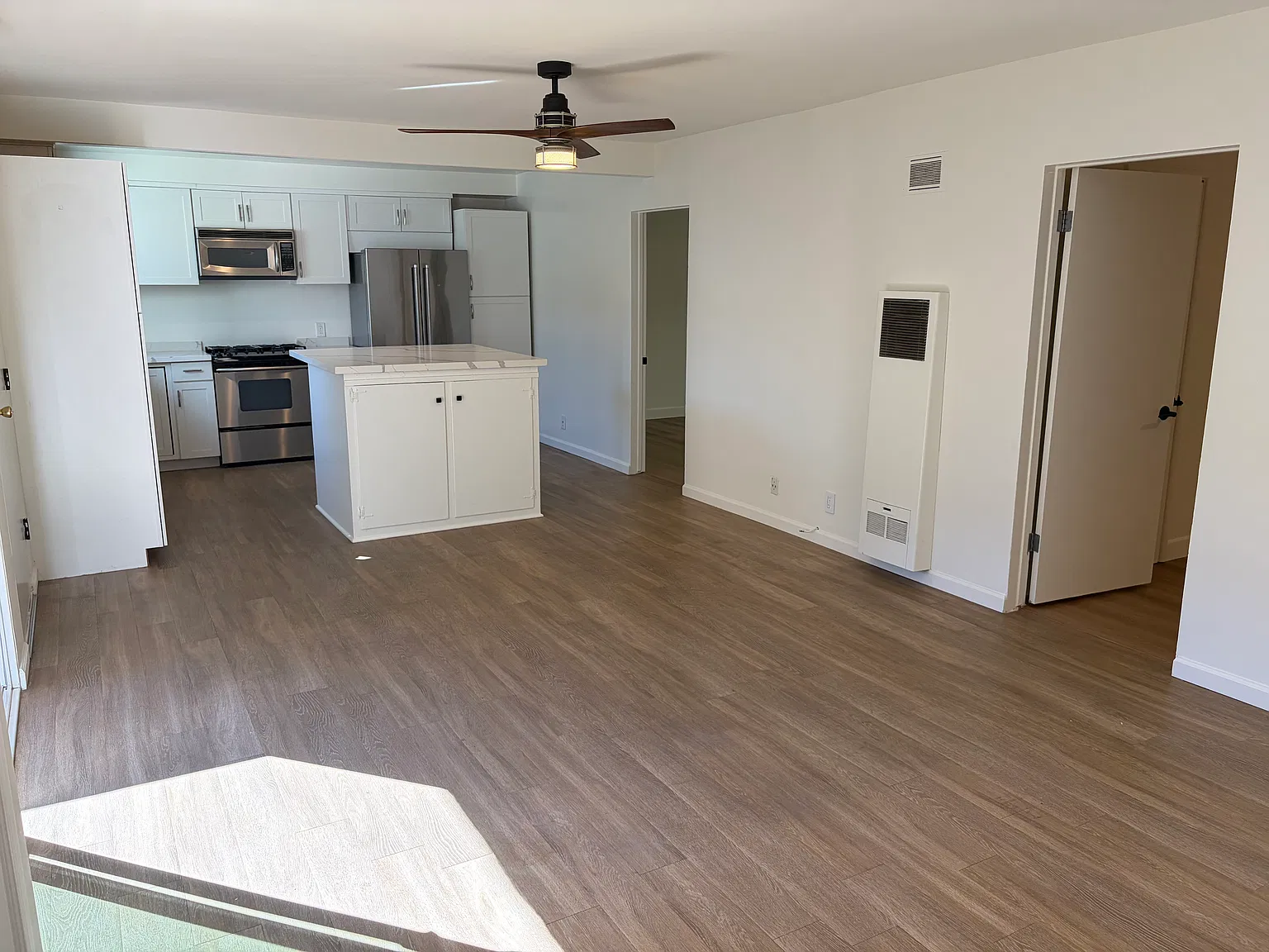 605 Illinois Ct — Photo 2