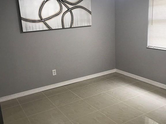 4th image of 7210 N Manhattan Ave APT 121