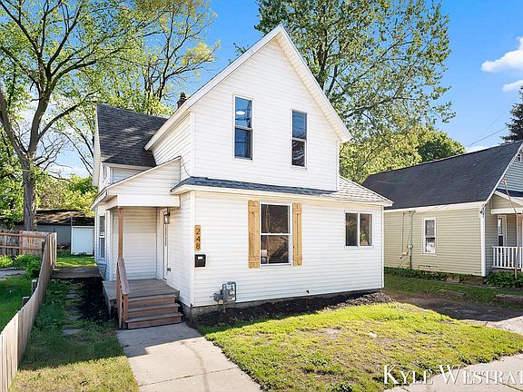2nd image of 248 Matilda St NE