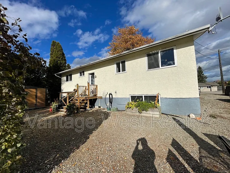 2433A Sexsmith Rd — Photo 18