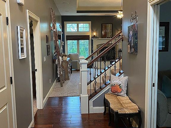 3rd image of 1402 Briarwood Ln