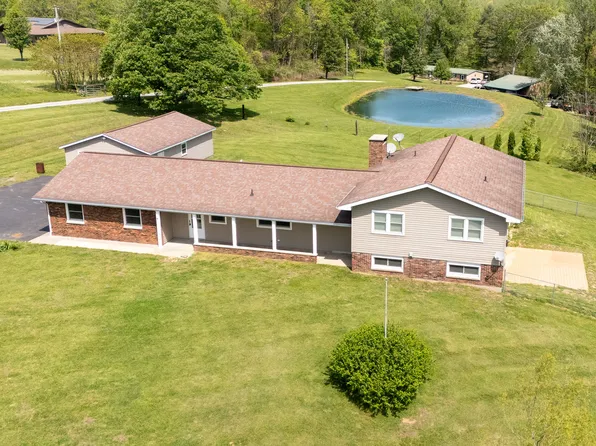 1040 Skyline Dr, Cobden, IL 62920