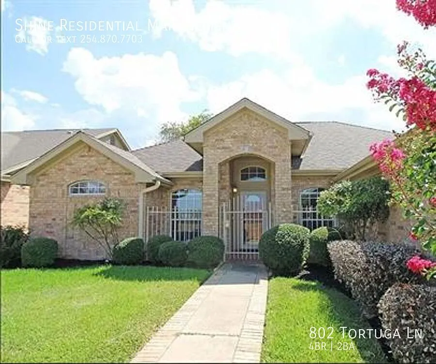 Convenience and style combine to create this spacious home ideally set on a corner lot in a great... — Photo 1