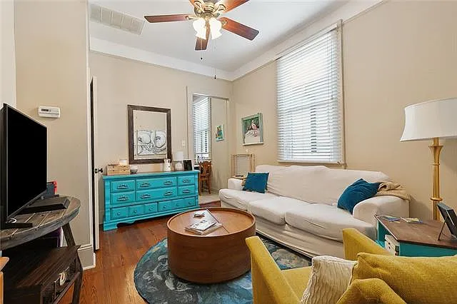 1104 Jena St — Photo 11
