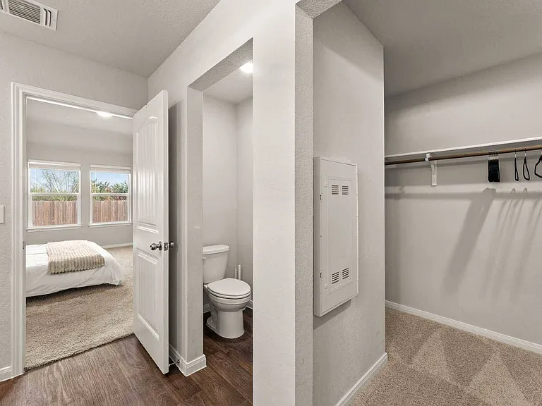 2920 Tweedy Trl — Photo 15