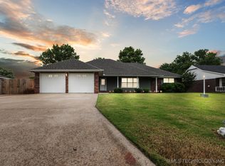 617 Ridgewood Dr, Pryor, OK 74361