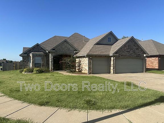 2nd image of 2636 SE 8th St