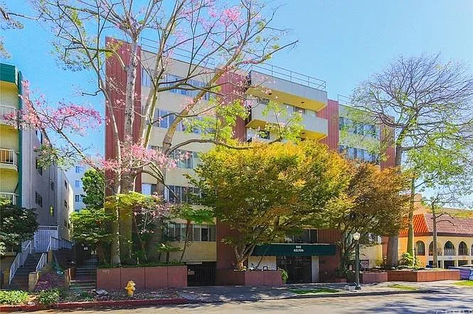 540 Kelton Ave — Photo 1