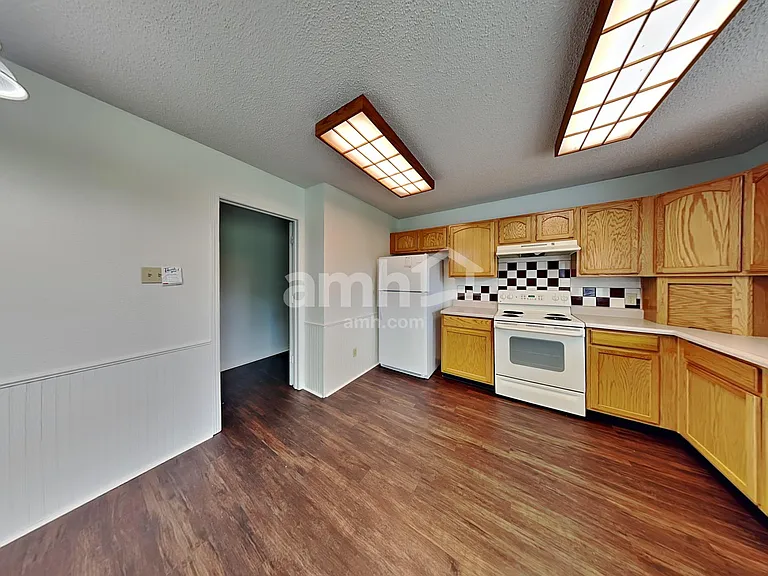 7540 Wymm Ln — Photo 3
